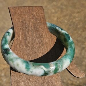 Elegant Green Flower Agate Hard Bangle